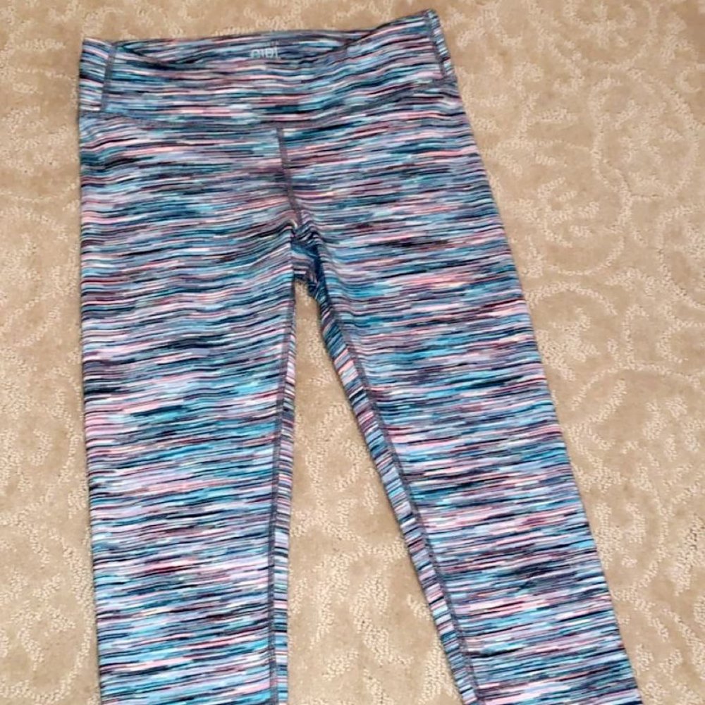 ATHLETA- Kid's Printed Capri Leggings
